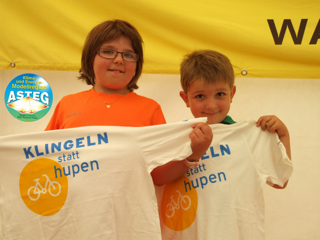 Sabrina Schmied und Michael Kampf waren zwei der glücklichen Gewinner bei der Verlosung der RadLand-Leiberl.