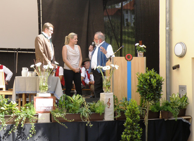 Georg Ecker und Patricia Alber mit Moderator Franz Gumpenberger (v. l.). | Foto: privat