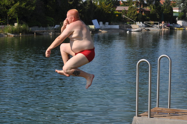 Der Sprung imBadesee von EHZ Reisenberg