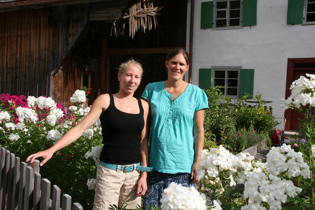 Beide sehen neuen Aufgaben entgegen: Caroline Winklmair (li) und Christina Moser.