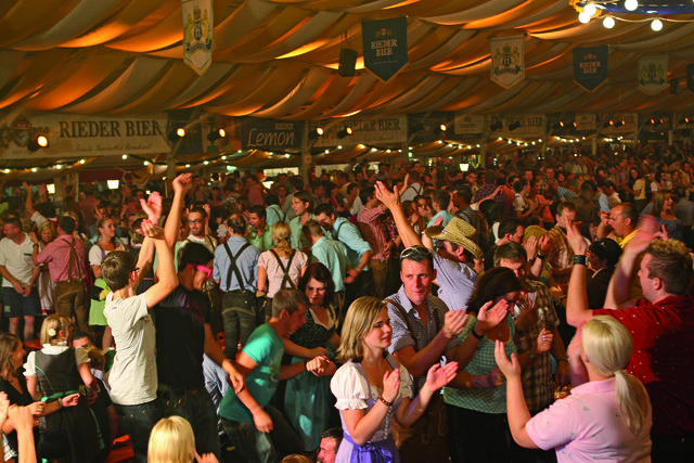 Beim letzten Innviertler Oktoberfest vor zwei Jahren war das Bierzelt an allen Tagen bis auf den letzten Platz gefüllt. | Foto: Messe Ried