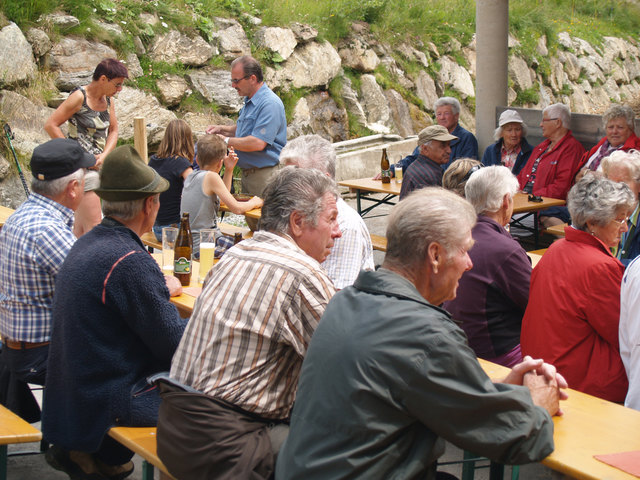Die Lader SeniorInnen genossen den Tag auf der Alpe Lawens. | Foto: M. Senn