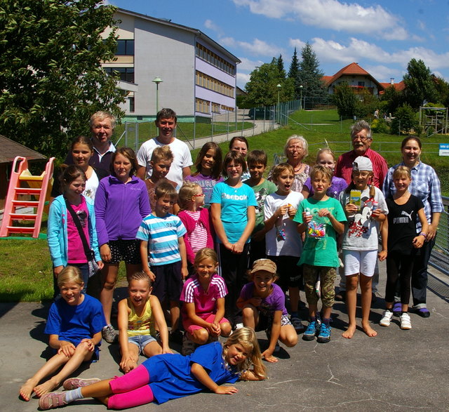 Spieleolympiade am Sportplatz
