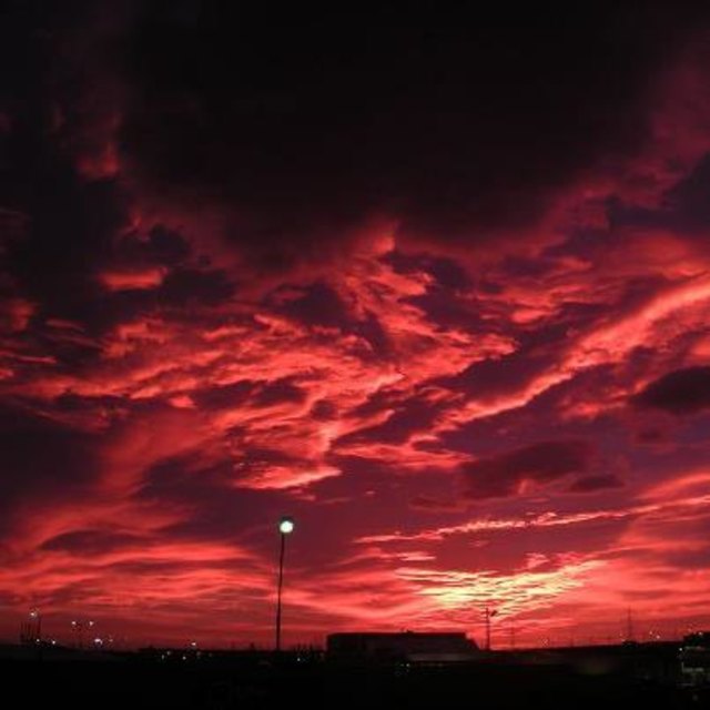 Sonnenaufgang über dem Großgrünmarkt Inzersdorf