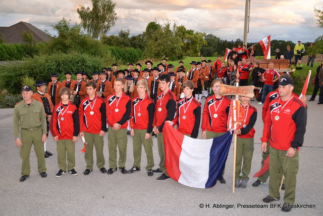 So sehen SIEGER aus:  die Jugendgruppe der FF Weeg (Vieze-Bundessieger 2012) und Weltmeisterschaftsteilnehmer 2013 in Frankreich (Mühlheim)