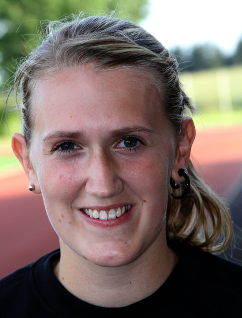 Vor dem Spiel mache ich mir einen Zopf, damit mir bei meinen Flugaktionen die Haare nicht ins Gesicht fliegen