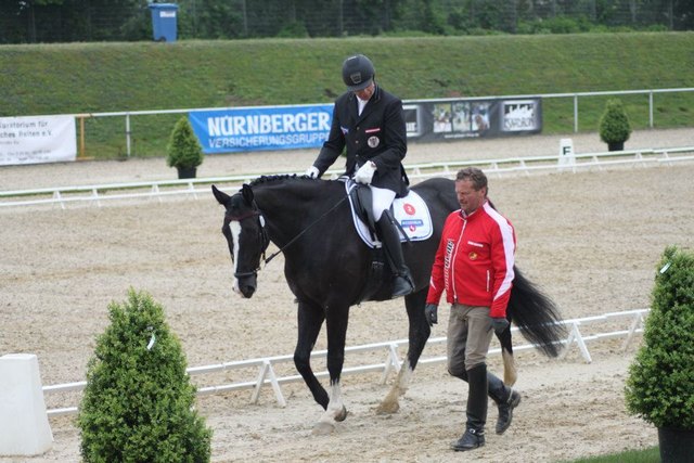 Paradressurreiter Thomas Haller mit Dessino und Trainer Ernst Mayr . Foto: RV St.Marienkirchen