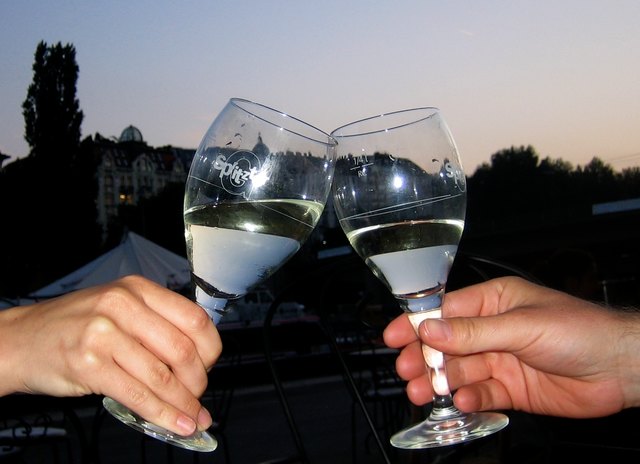 Auf den lauen Feierabend anstoßen