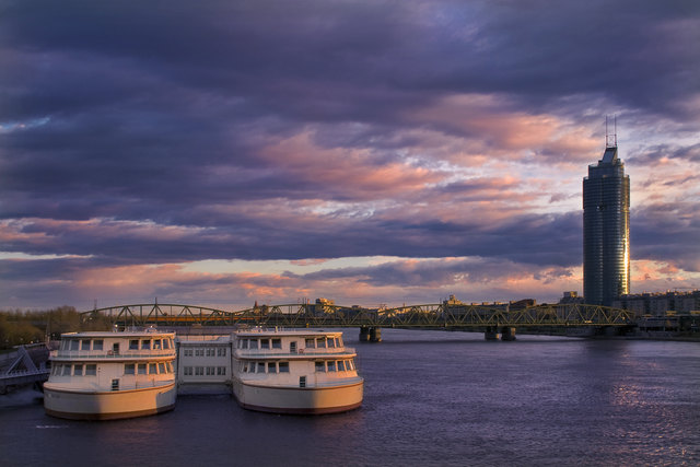 schulschiff in der dämmerung