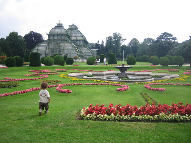 Schönbrunner Schlosspark läd zum spielen ein