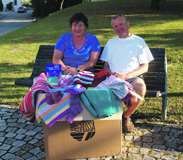Maria Bernroithner und Maximilian Sommer bei der Spendenübergabe. | Foto: privat