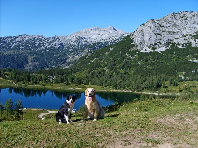 Mia und Jimmy beim Grosssee auf der Tauplitzalm