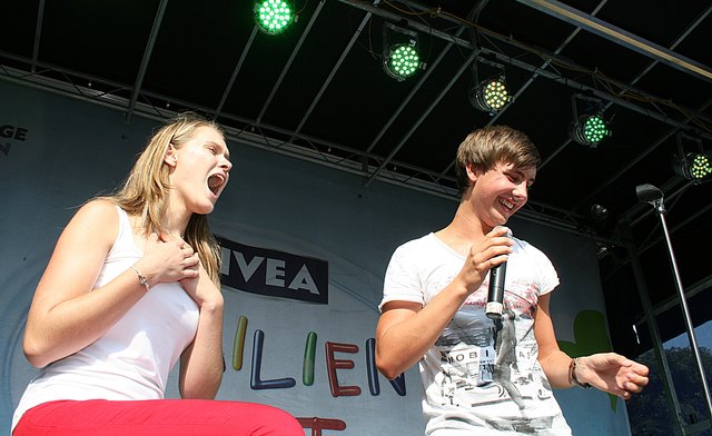 Der GLÜCKLICHE Fan bei Basti auf der Bühne