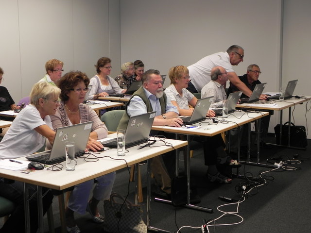 Die Teilnehmer sind ab sofort nicht mehr von einer ganzen Informationswelt ausgeschlossen. | Foto: ZeitBank 55+