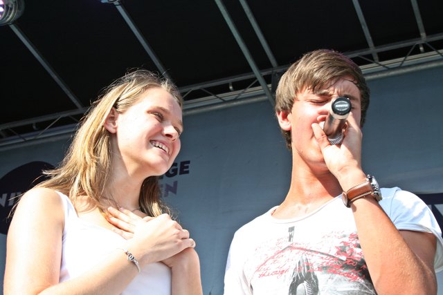 Der GLÜCKLICHE Fan bei Basti auf der Bühne