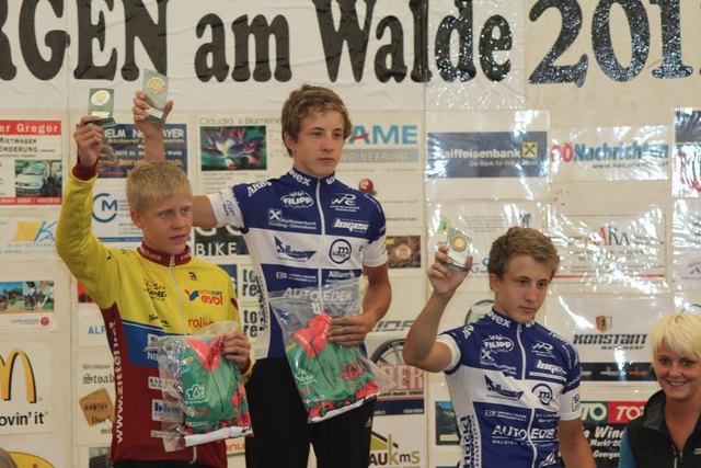 Siegerehrung U17 - Marvin Hammerschmid (1.), Moritz Zoister (RC Niederneukirchen, 2.) und Raphael Hammerschmid (3); Foto: Radclub Walding/Hammerschmid K.)