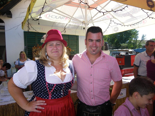 Fremdenverkehrsobfrau Sabine Trinkl und ihr Mitarbeiter Armin Deutsch als Trachtenpärchen | Foto: ps