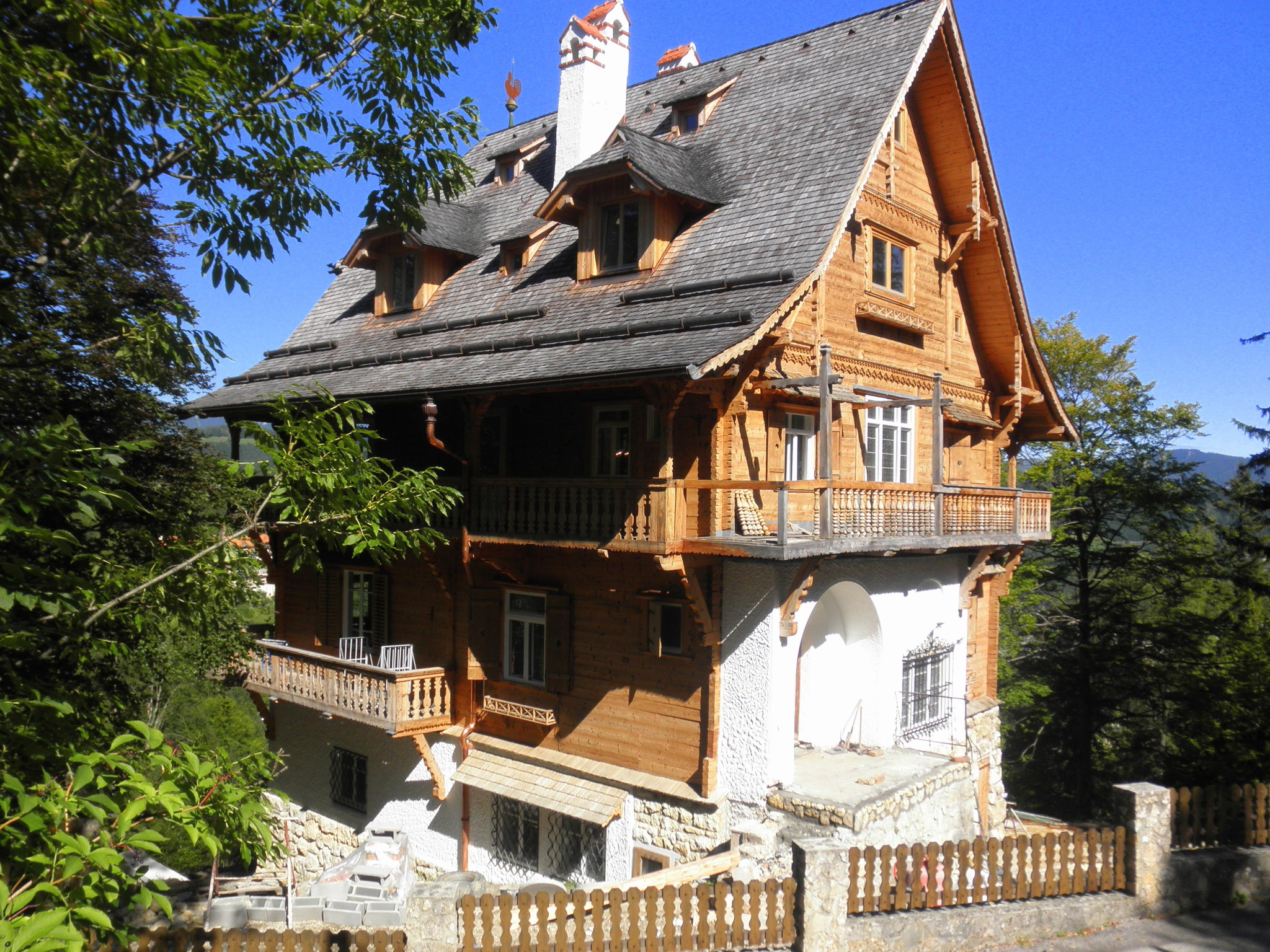 Häuser aus HOLZ - sie wirken (für mich) sehr gemütlich. - Mürztal
