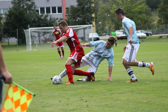 Die SPG Prutz/Serfaus (rotes Dress) konnte am Sonntag einen 3:2-Heimsieg gegen Umhausen feiern.