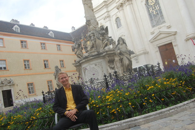 Viele Jahre ging Philip Steffel fast täglich zum Piaristenplatz - zuerst in den Kindergarten, dann in die Volksschule, dann ins Gymnasium.