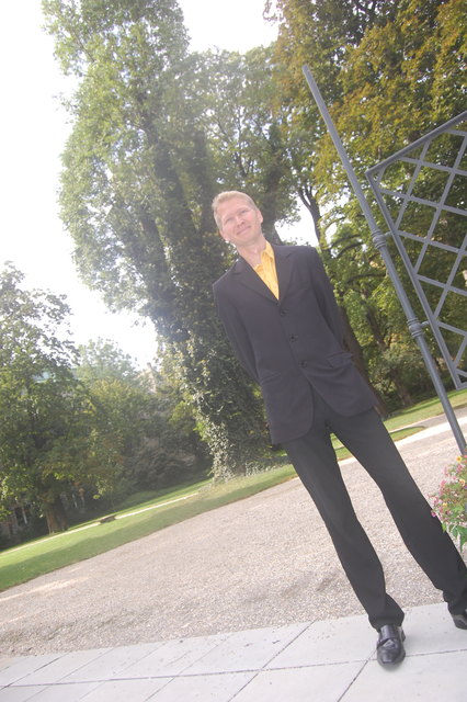 Eines der schönsten Plätze für den Bezirksrat - der Park des Palais Auersperg.