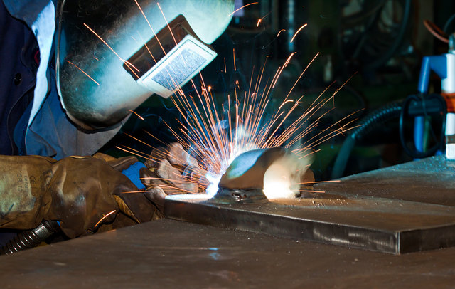 Geht man den Fachkräftemangel nicht an, gerät der Wirtschaftsmotor ins stocken. | Foto: Jeanette Dietl/fotolia
