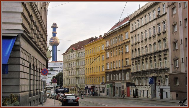Blick auf Hundertwassers Fernheizwerksturm