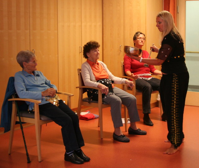 Entspannung mit Klangschalenmedidation und einem kurzen Text.