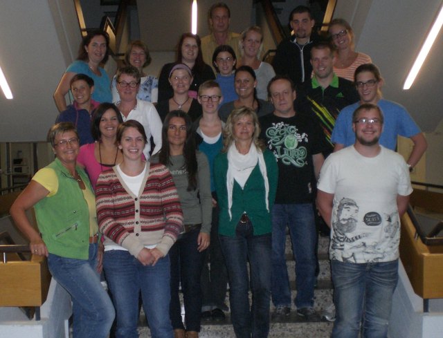 Das erste Kalssenfoto der neuen SOB 1 (vorne, links Studienkoordinatorin und Pflegedirketorin DGKS Birgit Piernbacher)