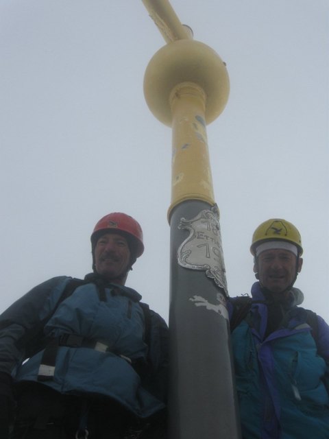 Beim Gipfelkreuz der Zugspitze: Burkhard Grössing und Walter Fichtenbauer. | Foto: privat