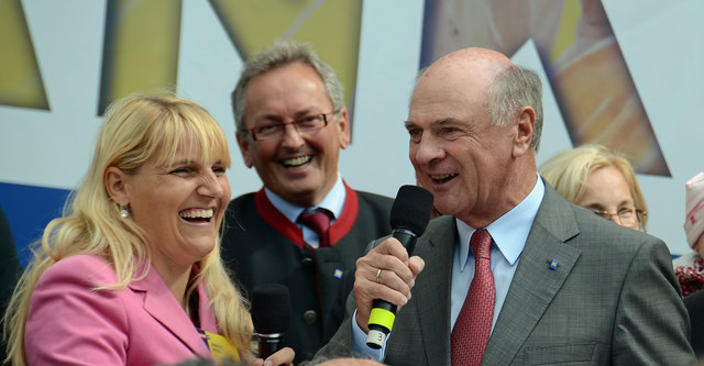 ORF Landesstudio Niederösterreich feiert den 45. Geburtstag (Birgit Perl und LH Dr. Erwin Pröll)
