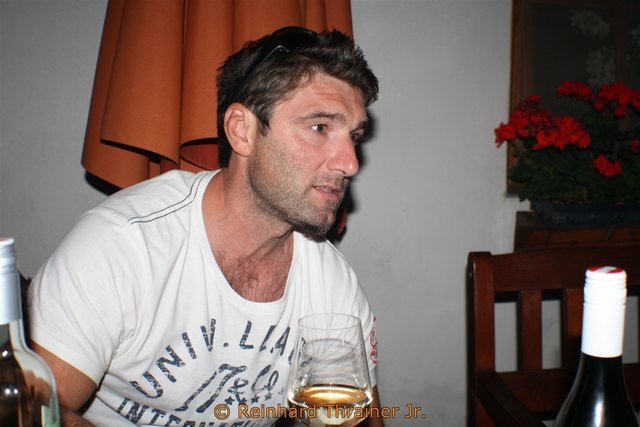 Was trinkt der Rudi nach einem erfolgreichen Tag, natürlich seine Agerl...