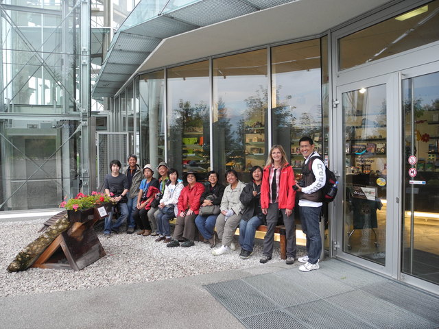 Nationalpark-Rangerin Maria Laussamayer (re.) aus Reichraming mit den thailändischen Gästen. | Foto: Privat