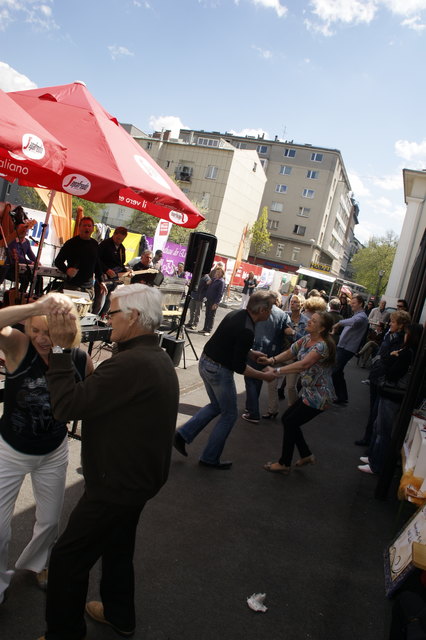Schon die Frühlingseröffnung mit 1500 Besuchern war ein Hit. Ausgelassene Stimmung garantiert nun auch das Oktoberfest am Grünmarkt. | Foto: BRS