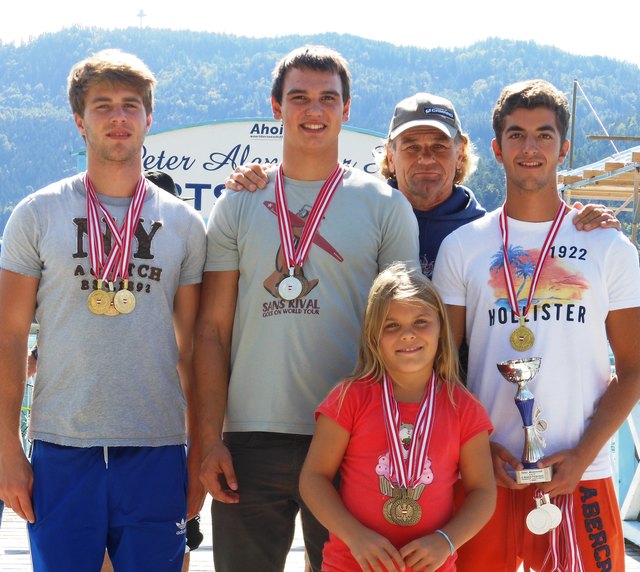 vl.,Matthias Swoboda, Andreas Weichhart, Elena Ahamer, Sebastian Urban. dahinter Trainer Franz Oberleitner