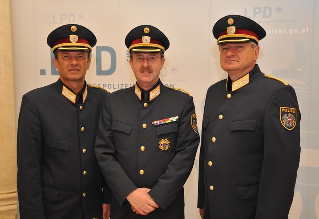 Polizeichef Franz Prucher, hier flankiert von seinen Stellvertretern Popp und Slamanig, ist mit ungewöhnlichem Fall konfrontiert. Foto: Polizei