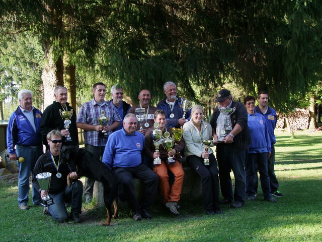 Die NÖ Landesmeister 2012
1. Reihe: Andreas Zechnner, LR Manfred Sommer, Petra Gasselich, Tanja Worel und Karl Heindl
2. Reihe: Karl Gruber, G.Eder, Martin Hameder, LR Anton Schauer, Erich Peischel, Erich Woditschka, LR Cchrista Fichtinger und Markus Mayer