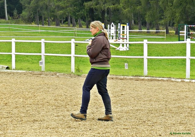 ... die Reitinstruktorin, Karin Leitner bei einer der letzten Vorbereitungseinheit ...