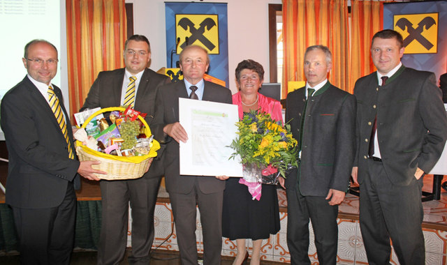 Obmannwechsel, Auszeichnungen und Ehrungen bei der Generalversammlung der Raiffeisenbank Kollerschlag.