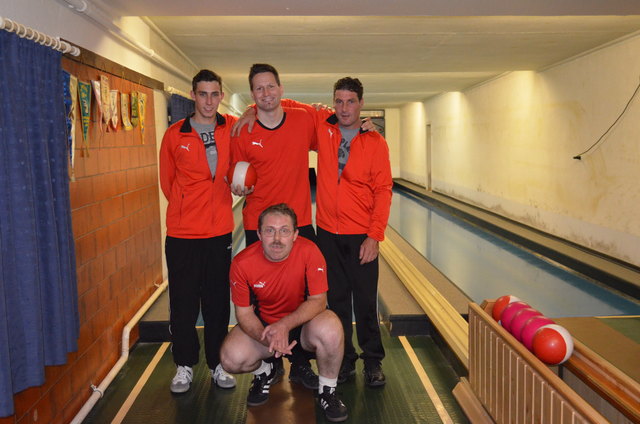 Emanuel Schmid, Thomas Strasser, Wolfgang Schmid (stehend v. li.), Martin Mayr (knieend).