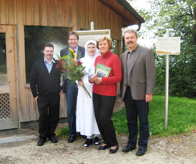 Leopold Schöller, Fritz Kaindlstorfer, Schwester Christiane Reichl, Erika Leonhartsberger und Bürgermeister Manfred Nenning