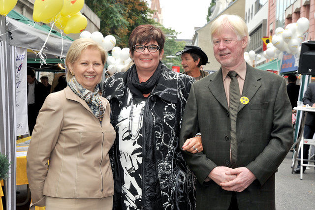 Die feierlichen Eröffnungsreden zum 4. Fest des Auges hielten Wirtschaftskammerpräsidentin Brigitte Jank, Dagmar Viktora (Obfrau des Einkaufskreises Hütteldorf) und ÖBSV-Obmann-Stellvertreter Kurt Prall.