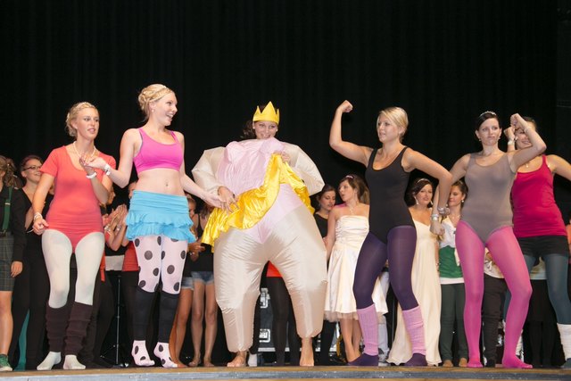 Wie jedes Jahr ein Höhepunkt des HBLW-Balles – die traditionelle Mitternachtseinlage. Foto: Reifmüller