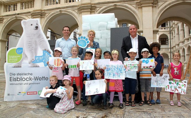 Schrittwieser, Gössinger-Wieser, Fritz Hofer vom Klimabündnis Steiermark (v.r.) mit Kindergartenkindern.