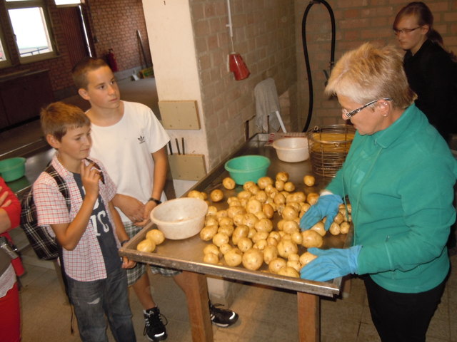 In der Agrana. Alexander Artner, Lorenz Stöger, Melanie Kitzler und eine Mitarbeiterin.