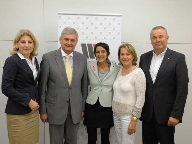 Diskutierten mit den Wirtschaftsbund-Funktionären aus dem Tullner Bezirk: LA Alfred Riedl, Unternehmerin Angelika Schildecker, Wirtschaftsbund-Niederösterreich-Landesgruppenobfrau Sonja Zwazl, Claudia Mayerhofer und Wirtschaftsbund-Bezirksgruppen-Obmann Franz Reiter.