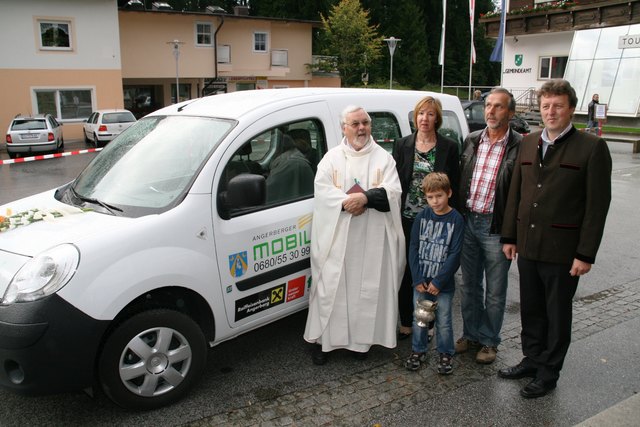 Pfarrer Walter Hirschbichler, Leiterin d. Raika Angerberg Rosa Fuchs, VBgm. Gerhard Weichselbraun (Mariastein), Bgm. Walter Osl
(Angerberg).
