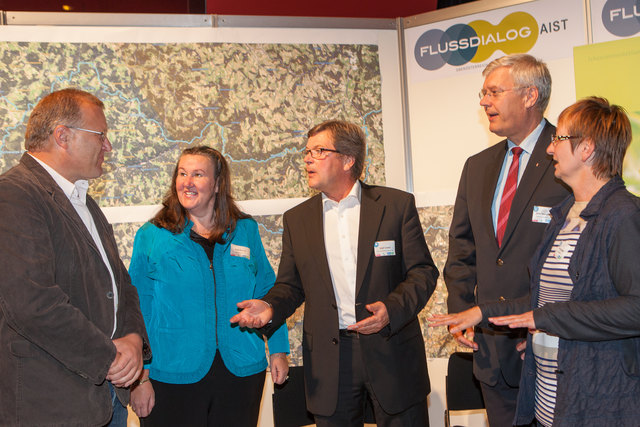 Klaus Pötscher (BH Perg), Dorith Breindl (Lebensministerium), Josef Lindner (Obmann des Hochwasserschutzverbandes Aist), Alois Hochedlinger (Bezirkshauptmann von Freistadt) und Landtagsabgeordnete Ulrike Schwarz (Die Grünen OÖ). | Foto: GROHS