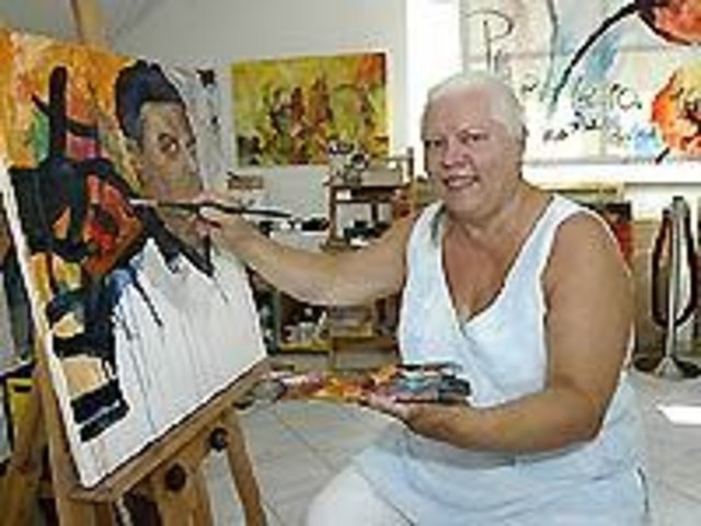 auch Galeristin Jutta Hutterer malt zugunsten des Schwarzataler Social Clubs