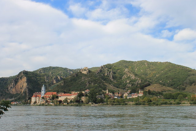 Der wunderbare Blick von Rossatz auf das Gegenüber "Dürnstein"